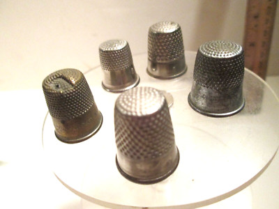 ASSORTMENT OF 5 VINTAGE (1 ANTIQUE  1900) METAL THIMBLES, SIZES 10, 8, & 12