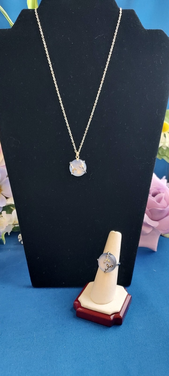 ~Excellent Condition "MOONSTONE" Ring with Women … - image 1