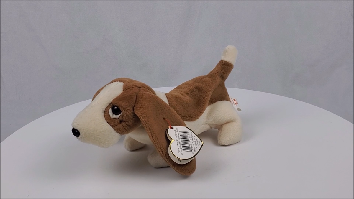 TY Beanie Baby TRACKER Brown & White Basset Hound Dog Plush 1997
