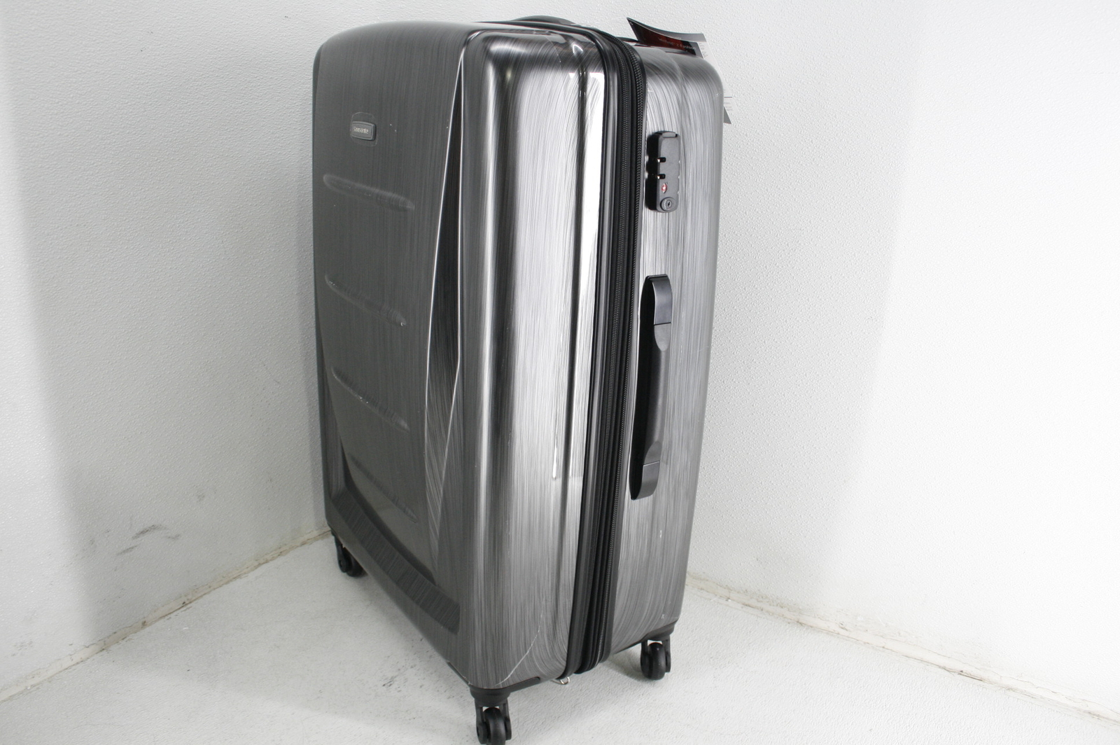 Samsonite Winfield 2 Hardside Expandable Luggage Spinner Wheels Checked
