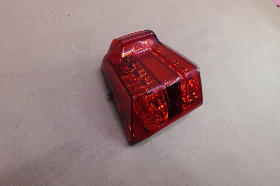 TRIUMPH TIGER EXPLORER 2012-2015 luz trasera luz de freno trasera lámpara Foto 3 de 4