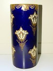 *JOLI ANCIEN VASE ROULEAU CERAMIQUE BLEU de FOUR MOTIFS EMAILLES BLANCS dorés D