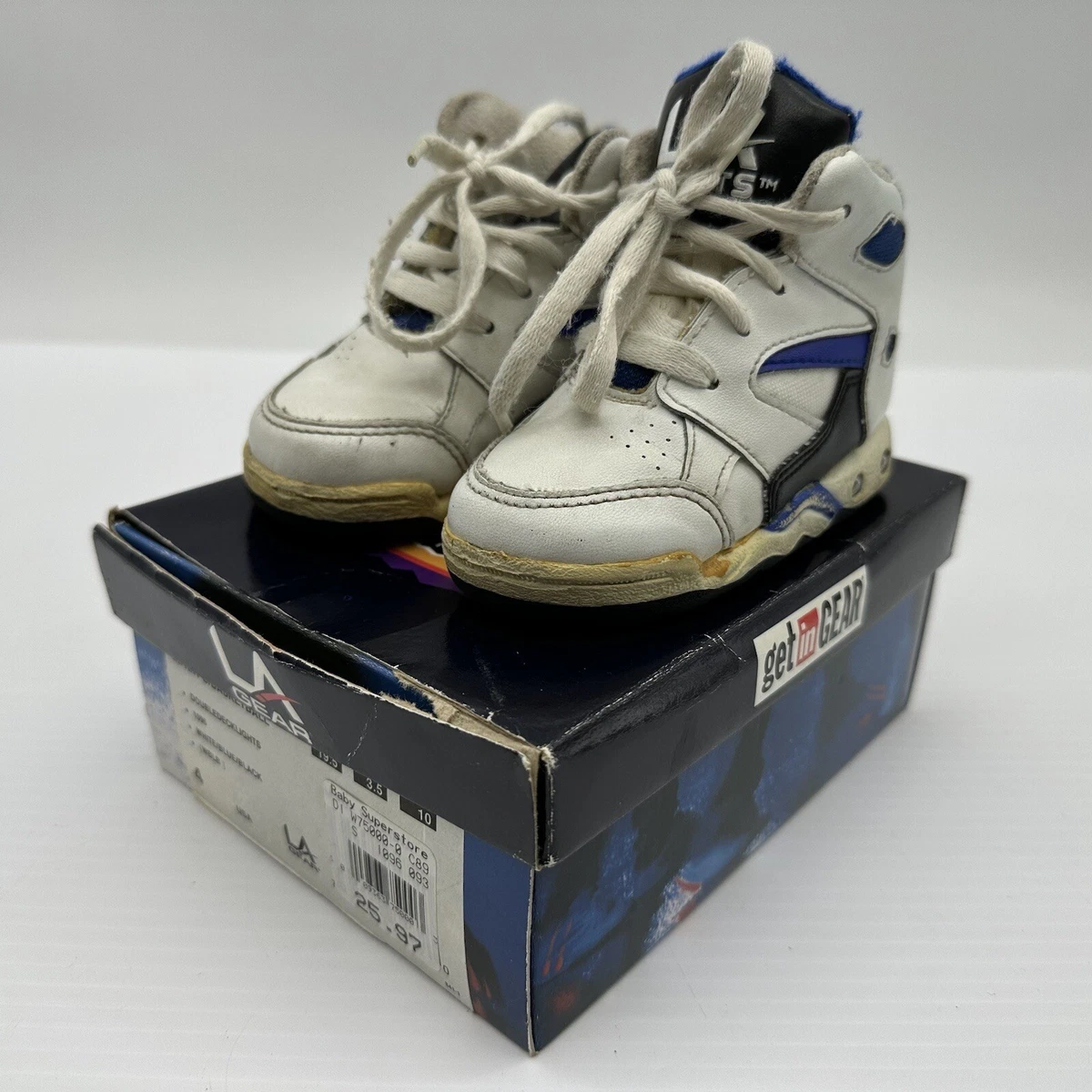 La gear sales lights sneakers