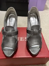 BAKERS GRAY SILVER PATENT PLATFORM HEELS SZ 8.5 OPEN TOE