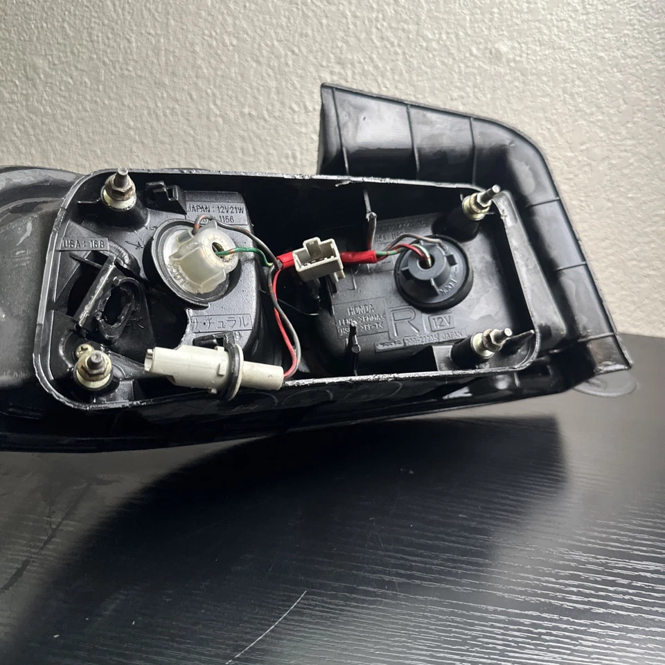 1995 ACURA INTEGRA RIGHT/PASSENGER TAIL LIGHT OEM #121 - Image 4 of 4
