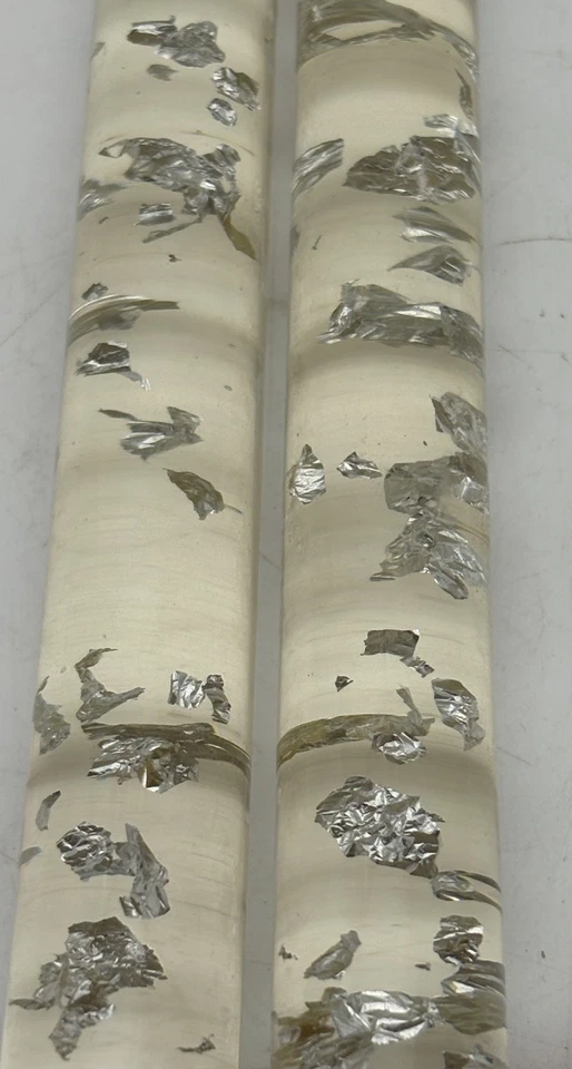 Пара винтажных атласных конических свечей 12 дюймов из серебряной фольги хлопья неиспользованные праздничные 1970-е - Изображение 2 из 4