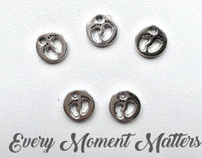 20 x Tibetan Silver FEET BABYS FOOTPRINT DISC BABY SHOWER 11mm Charms