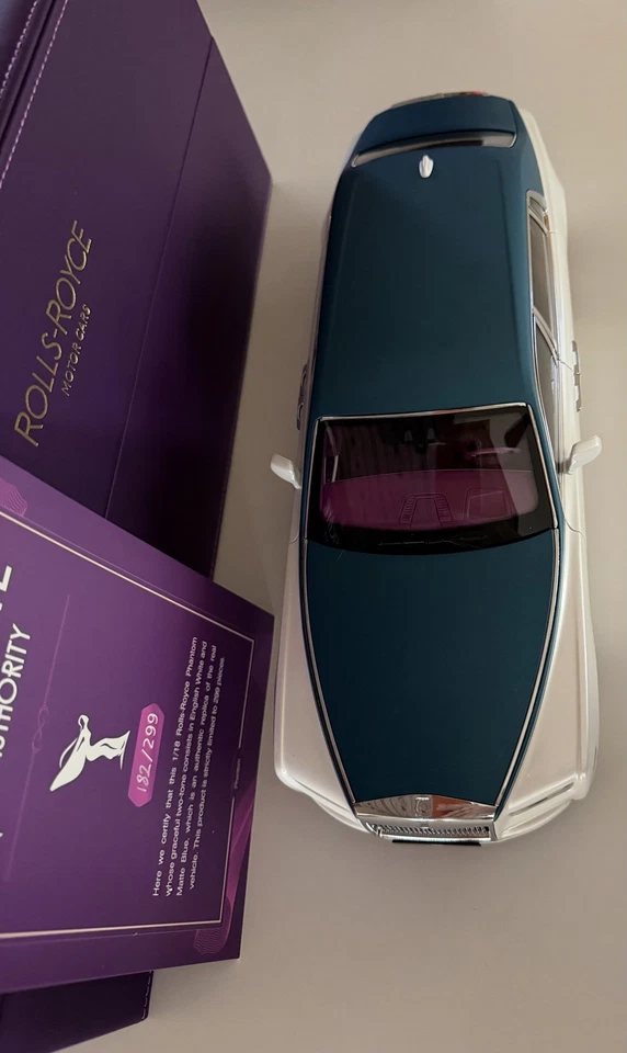 1/18 Rolls Royce Phantom VIII White Dealer Edition  - Image 2 of 4