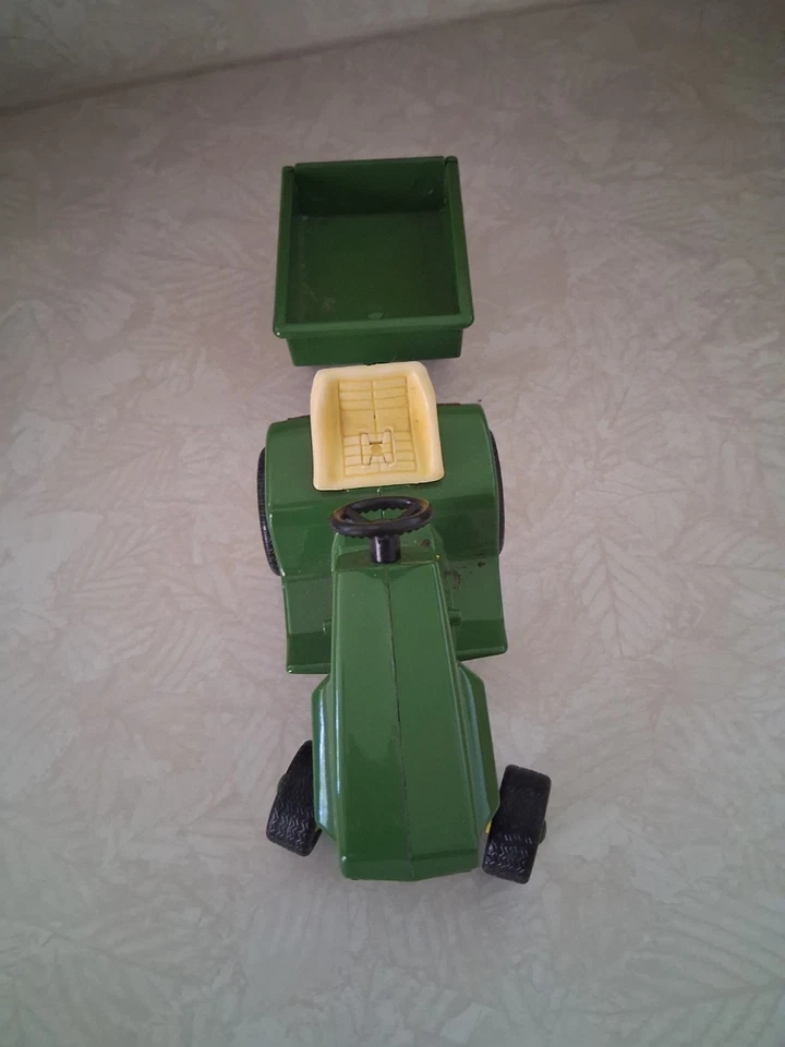 ERTL 1/16 SCALE JOHN DEERE LAWN & GARDEN TRACTOR #591 w/DUMP TRAILER - Image 4 of 4