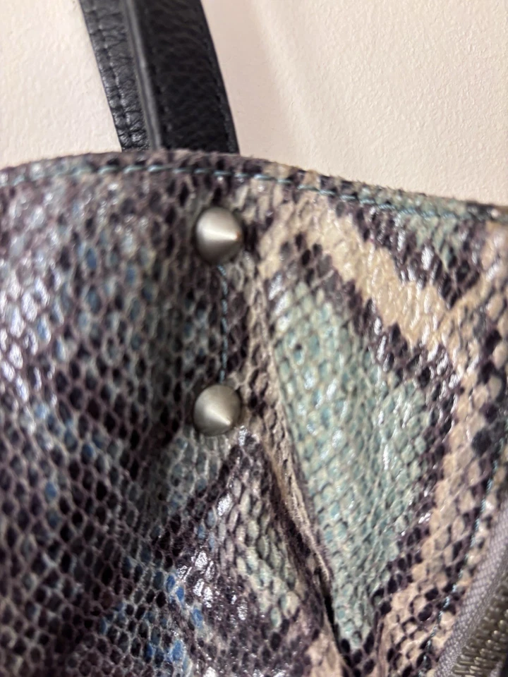 Bolso Cartera Sam Edelman Para Mujer Sobre el Hombro Azul Tachonado Imitación Piel de Serpiente Foto 3 de 4