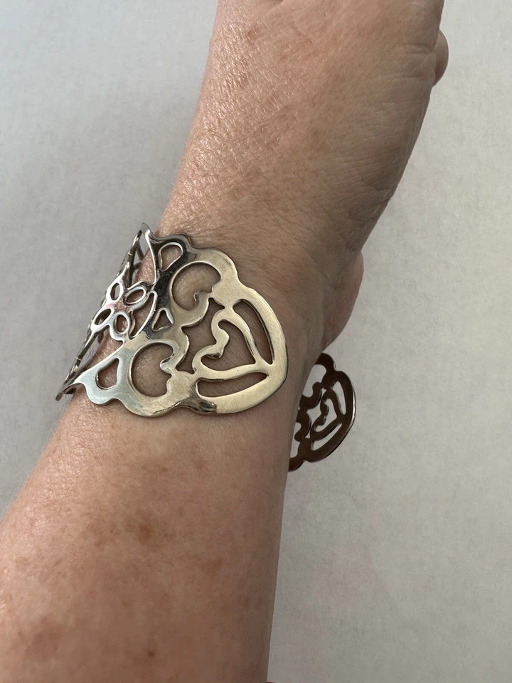 Brazalete de filigrana tono plata vintage Lia Sophia "tul" 7,5”, 2,1” de ancho Foto 4 de 4