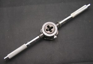Round Threading Die "1/8 NPT Tungsten" and wrench / holder / handle