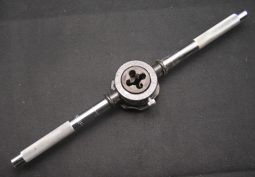 Round Threading Die "1/8 NPT Tungsten" and wrench / holder / handle