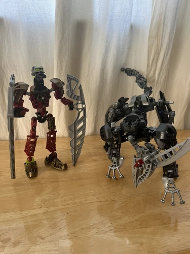 Lego Bionicle Titans 8811 Tao Lhikan & Kikanalo