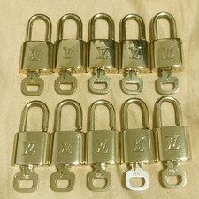LOUIS VUITTON LV 10 SET PADLOCK KEY CHARM CADENA GOLD-PLATED FRANCE 65PDA314