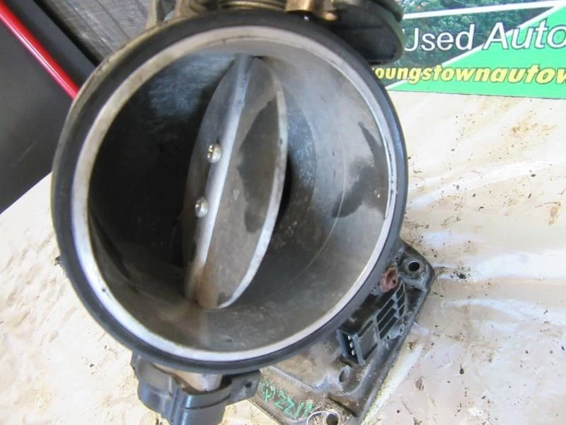 Throttle Body Throttle Body Assembly Fits 93-98 BMW 740i 1158842 - Image 3 of 4