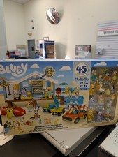 Bluey Friends  Family Beach Set 45 Piece NEW SEALED  FAST SHIP 