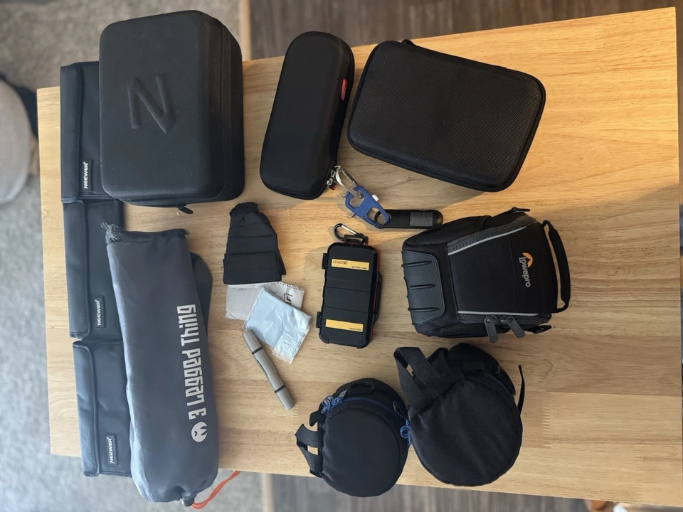 Canon EOS 77D Digital SLR Camera Bundle With 2 Lenses, 3 Legged Thing, Rode Mic - Image 3 of 4