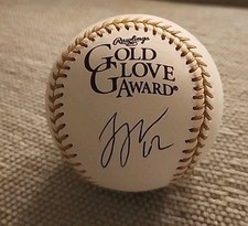 LOGAN WEBB SIGNED OMLB GOLD GLOVE BASEBALL SAN FRANCISCO GIANTS PSA/DNA #AQ28200