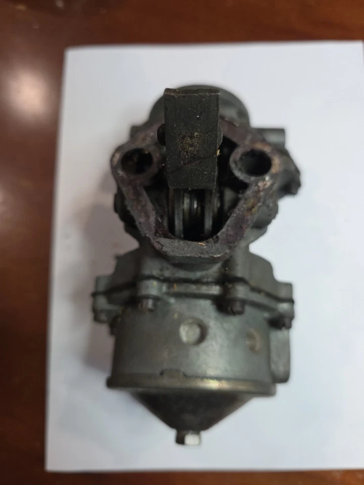 Bomba de combustible Willys Super Huricane 226 Foto 3 de 3