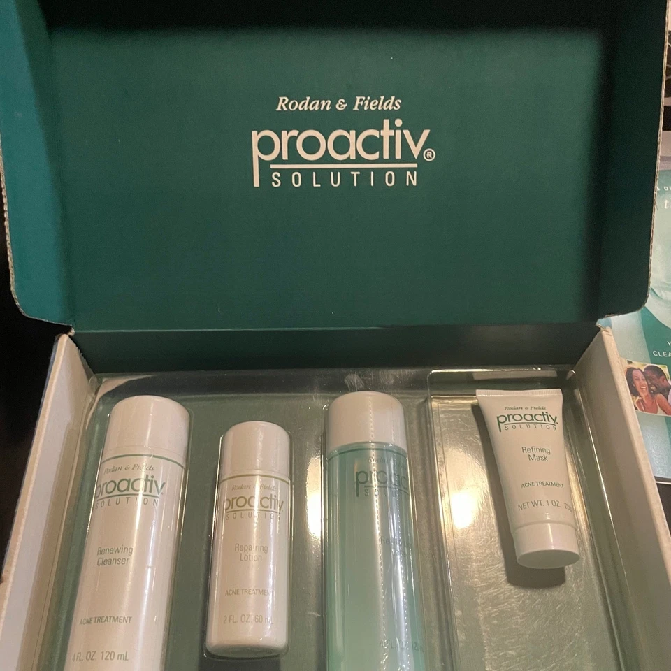 Proactiv Solution Acne Treatment Set Renewing Cleanser Repairing Lotion TonerNIB - Image 2 of 4