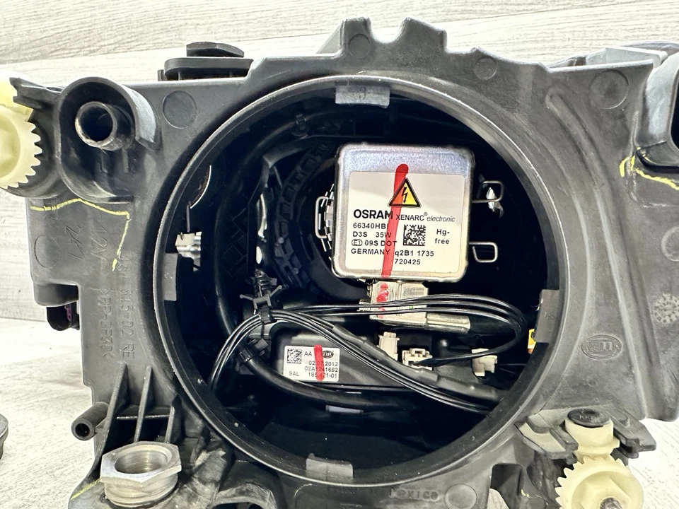 2012-2014 Volkswagen Jetta Passenger Right Headlight Xenon HID Complete OEM (L6) - Image 4 of 4