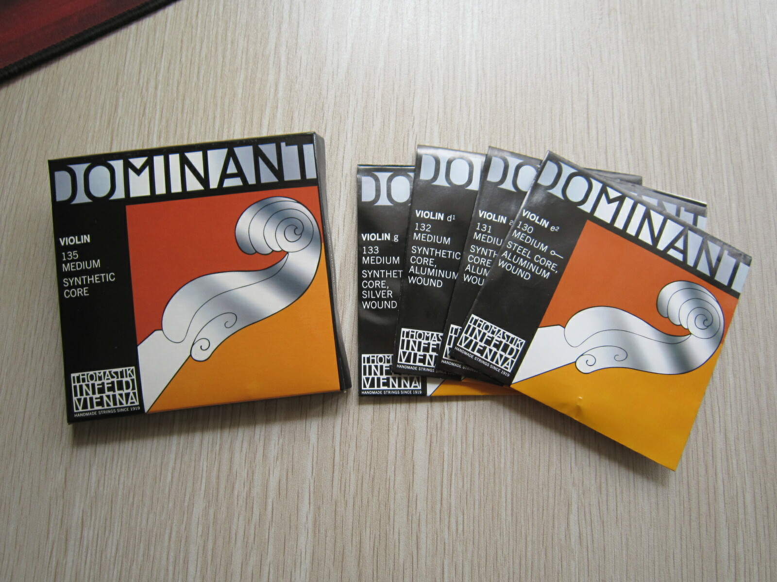 Set Corde 4/4 Dominant 135B Set Corde Per Violino 4/4 Thomastik - Foto 6