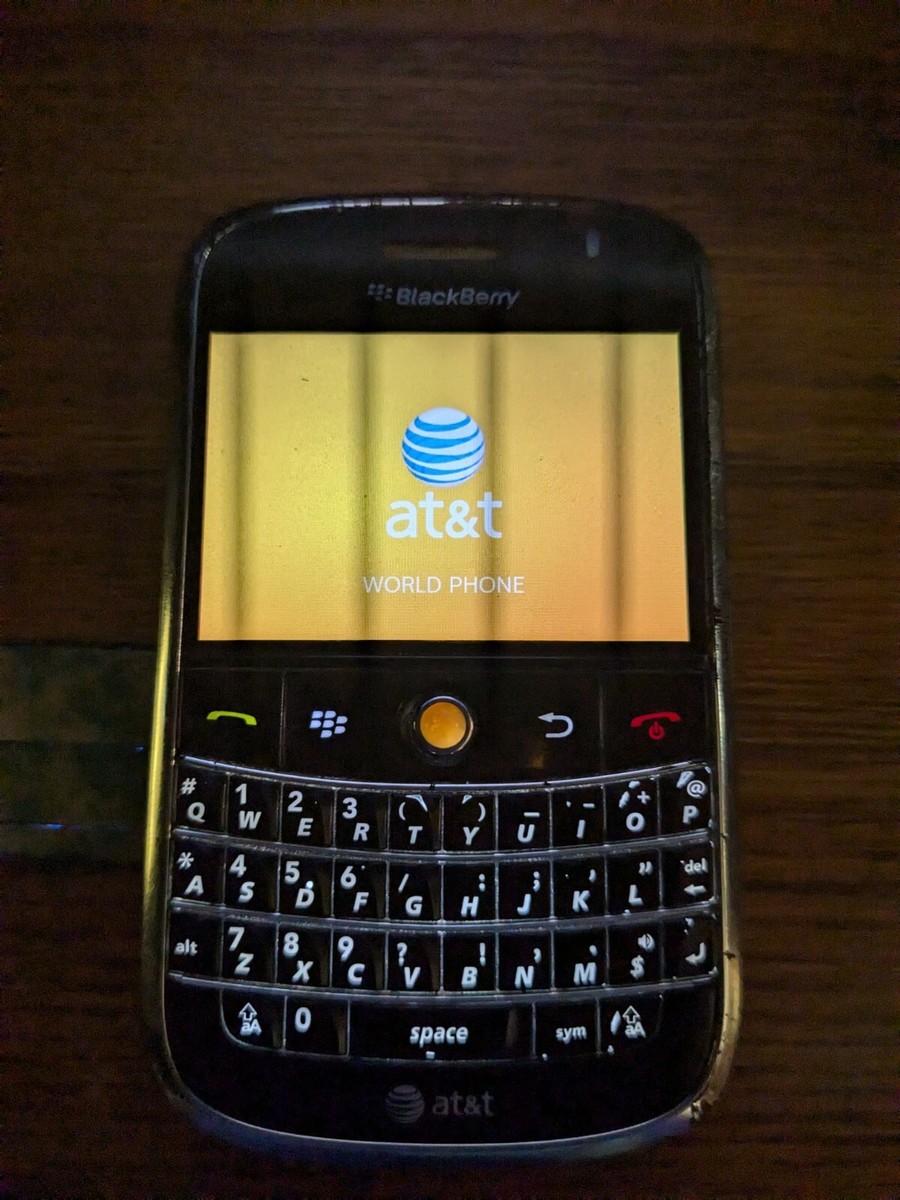 Blackberry Bold (9000) Black (AT&T) TURNS ON AS IS BROKEN