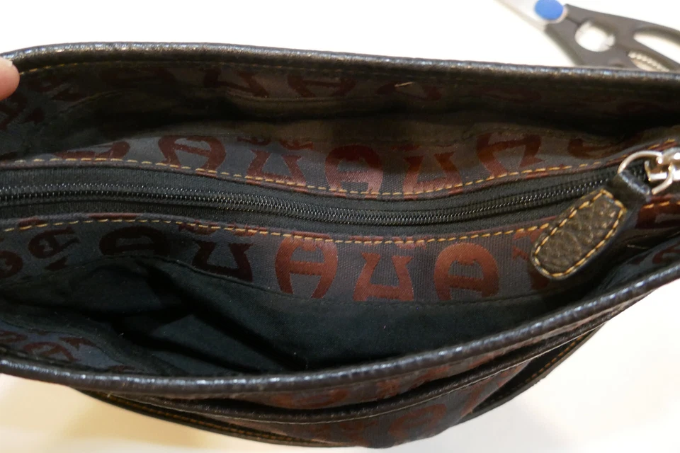 Bolso de hombro vintage Etienne Aigner marrón con ribete negro Foto 3 de 4