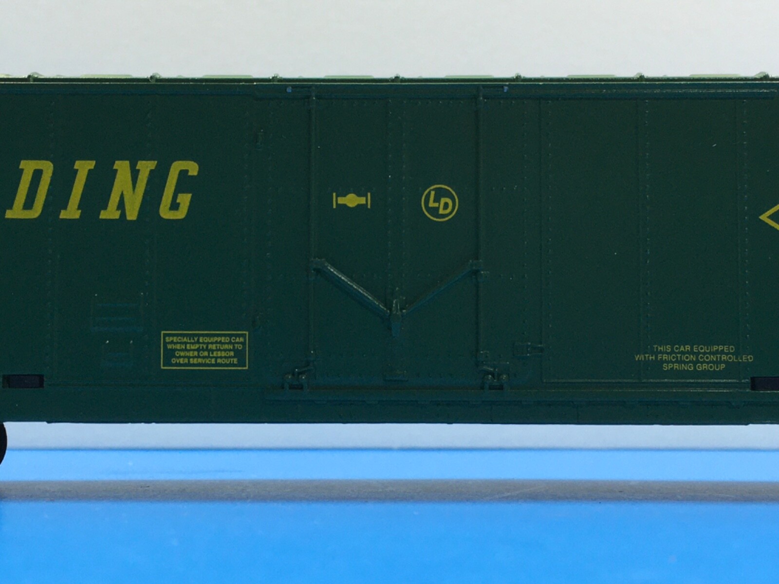 HO Scale "Reading Railroad" RDG 107128 Plug Door Freight Train Box Car