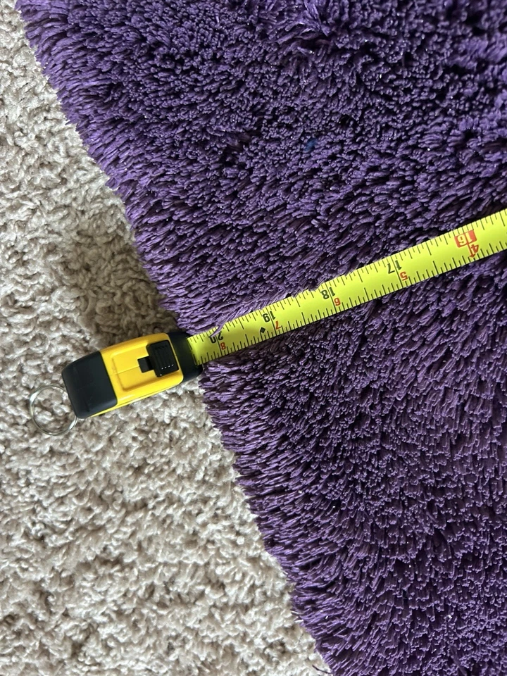 Alfombra de baño púrpura Simply Vera Wang y alfombra de inodoro Foto 4 de 4