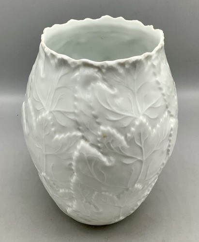 VTG Furstenberg Germany White Glazed Porcelain “Leaf Motif” Relief Vase 6” H - Picture 3 of 13