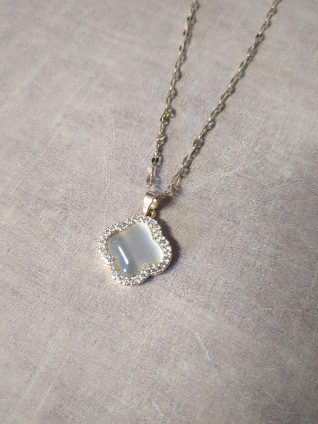 Alternate view of Beautiful Jewel Outlined Clover Shaped Pendant Gold Plated