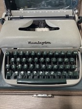 Vintage 1960s Remington Travel-Riter Portable Manual Typewriter w/Case – Retro thumbnail