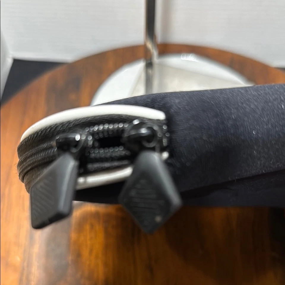 Funda para portátil Apple en blanco y negro Foto 3 de 3