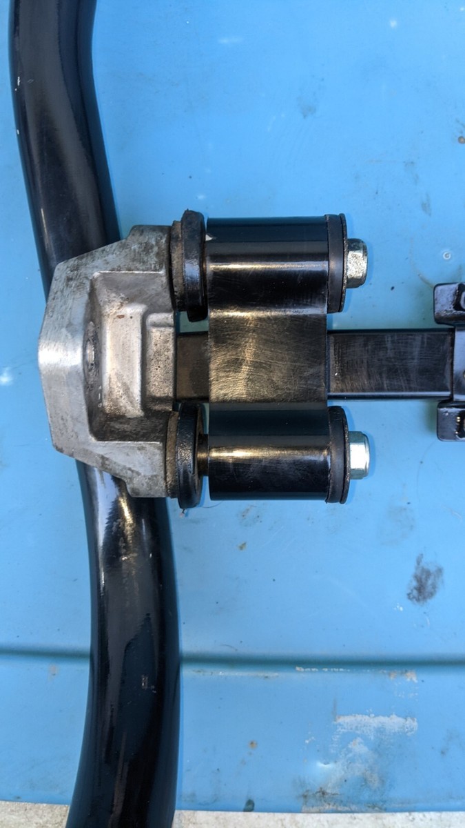 1995 Kawasaki ZX 1100 D ZX11 Ninja Engine Motor Mount Sub