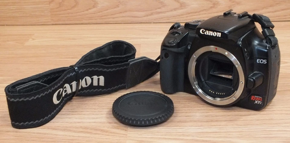 *FOR PARTS* Canon EOS Rebel XTi (DS126151) 8.1V Digital Camera **READ** - Image 3 of 4