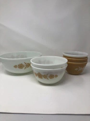 Vintage Golden Flower Pyrex Cinderella Mixing bowls, Set Of 4