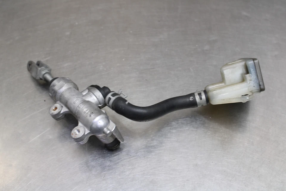 04-05 SUZUKI GSXR750 REAR BACK BRAKE MASTER CYLINDER 69600-16G00 - Image 2 of 4