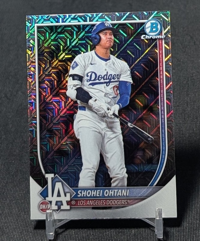 Shohei Ohtani Mojo Refractor 2025 Bowman Chrome Card #17 Los Angeles Dodgers