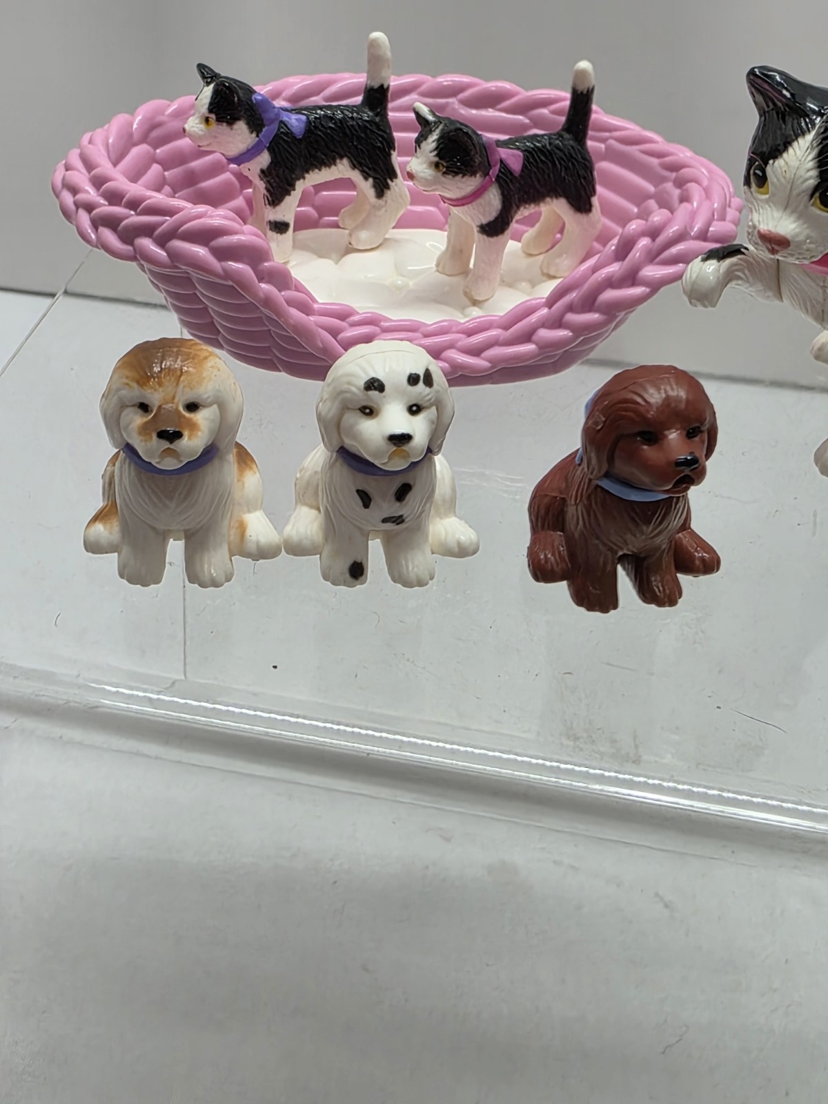 Barbie Kennel Care Pets Playtime Kittens Black & White Plus 3 Dogs