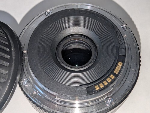 Canon EF 40mm 1:2.8 STM Pancake MACRO Lens - Picture 10 of 10