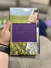 Biblia Mujer de Hoy - Piel Especial Púrpura by Reina Valera 1960 and American...