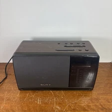 Sony Dream Machine ICF-C900 Dual Alarm FM / AM Digital Clock Radio Wood Grain