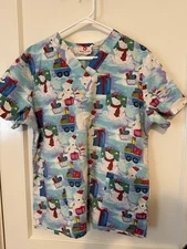 White Cross Scrub Top Size M Women's Christmas Holiday Polar Bear 2 Pockets