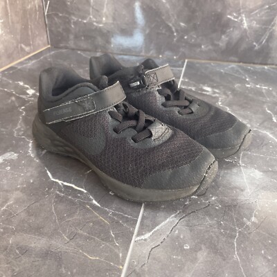 Nike Revolution 6 FlyEase Kinder Sneaker Schwarz Größe Uk 11 Gebraucht DD1114-001