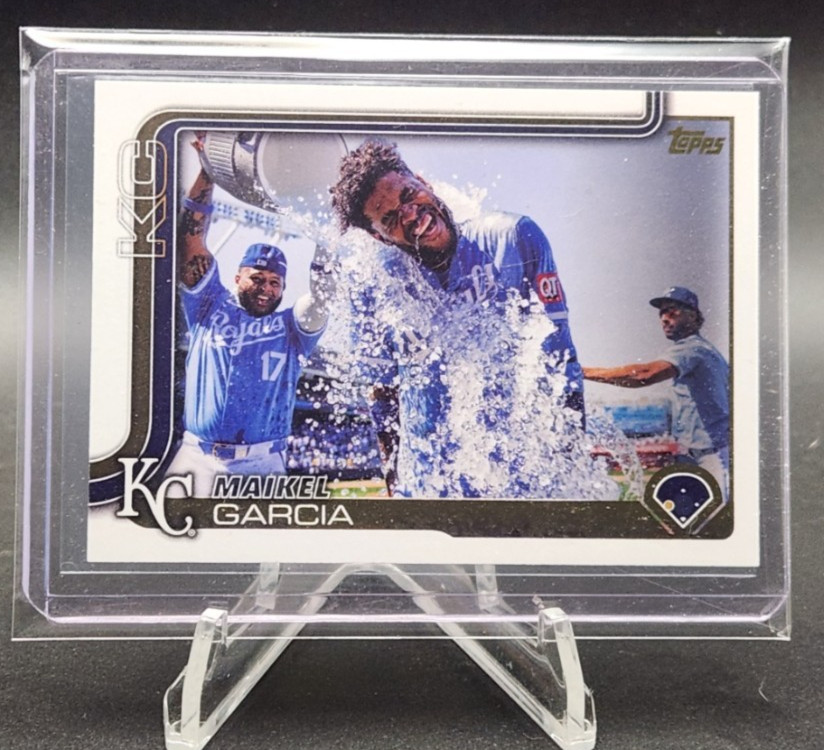 Maikel Garcia 2025 Topps #135 Golden Mirror Image Variation Kansas City Royals
