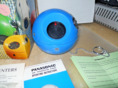 Vintage Panasonic Panapet 70 R-70 AM Transistor Radio Ball Blue