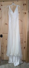NEW White by Vera Wang Ivory Lace V-Neck A-Line Wedding Dress Size 6 Never Worn.