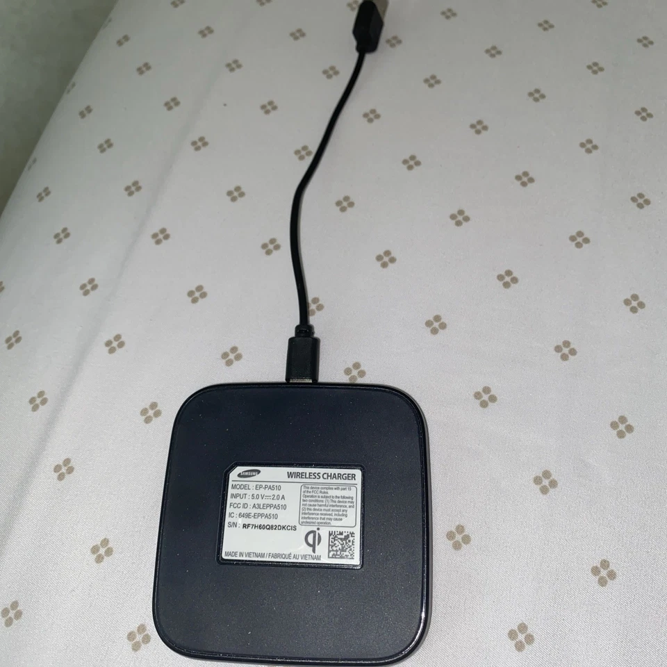Samsung EP-PA510 Black Wireless Universal Mini Charging Pad for Mobile Phones - Image 3 of 3